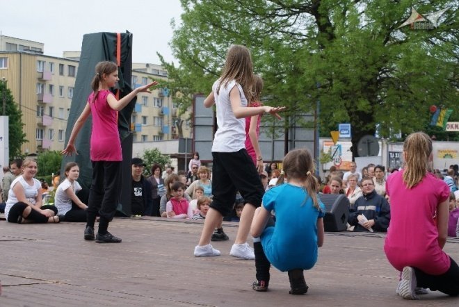 Festyn Osiedlowy na ul. Hallera (16.05.2010) - zdjęcie #23 - eOstroleka.pl
