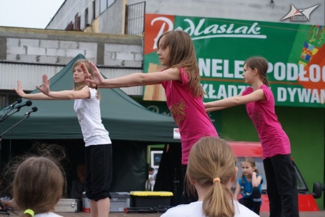 Festyn Osiedlowy na ul. Hallera (16.05.2010) - zdjęcie #20 - eOstroleka.pl