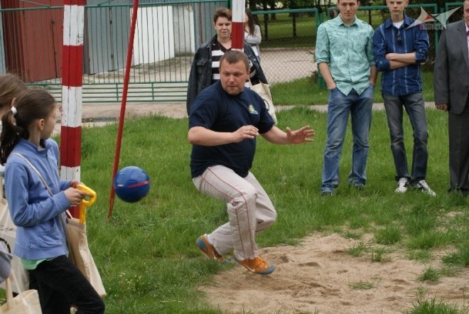 Festyn Osiedlowy na ul. Hallera (16.05.2010) - zdjęcie #5 - eOstroleka.pl