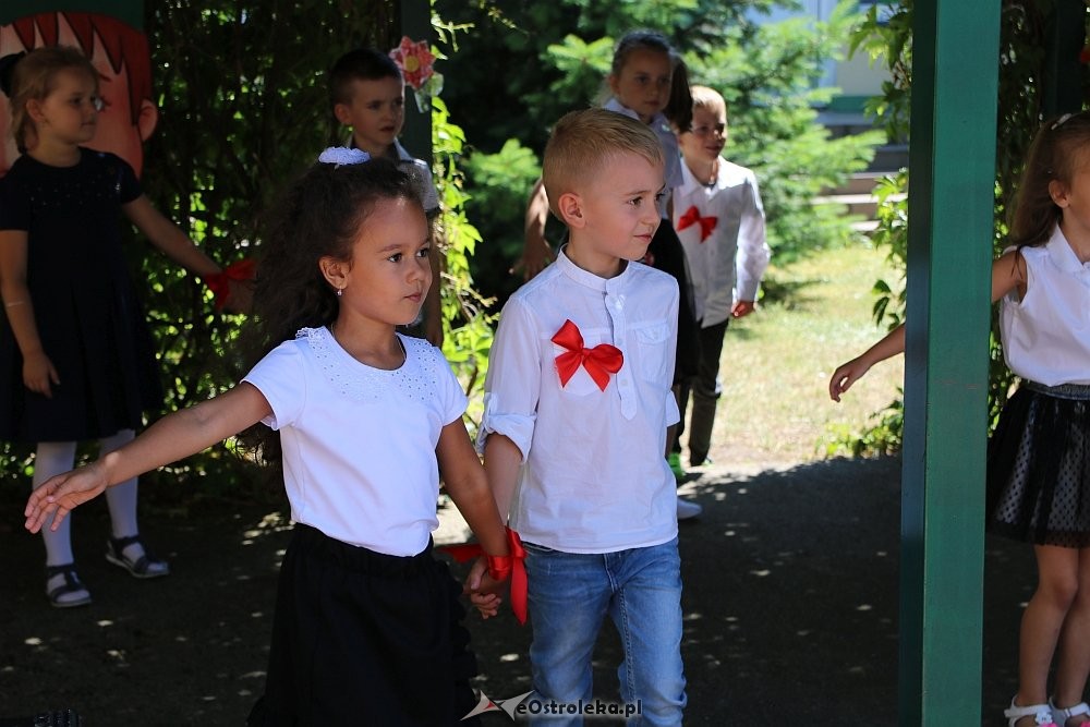 Uroczyste zakończenie roku szkolnego w Przedszkolu Miejskim nr 16 [20.06.2018] - zdjęcie #10 - eOstroleka.pl
