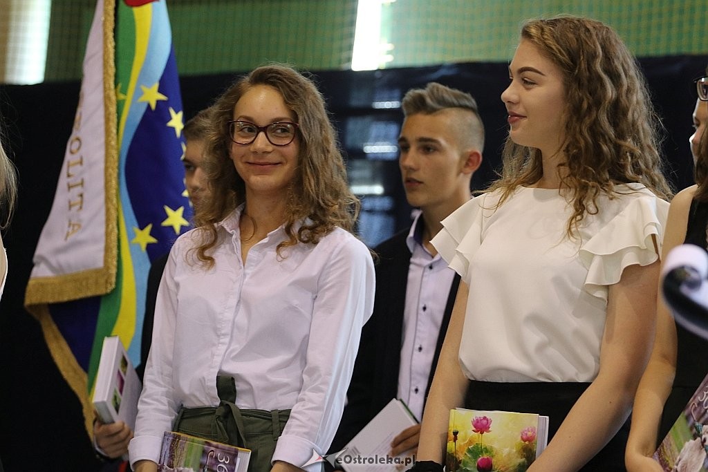 Zakończenie roku szkolnego w Gimnazjum nr 5 [20.06.2018] - zdjęcie #58 - eOstroleka.pl