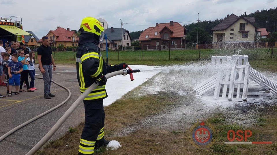 Prezentacja najnowocześniejszego sprzętu strażackiego w Łysych [21.06.2018] - zdjęcie #12 - eOstroleka.pl