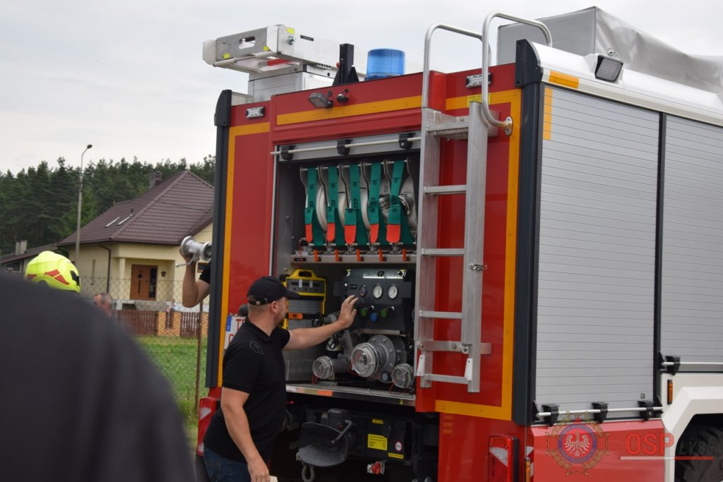 Prezentacja najnowocześniejszego sprzętu strażackiego w Łysych [21.06.2018] - zdjęcie #8 - eOstroleka.pl