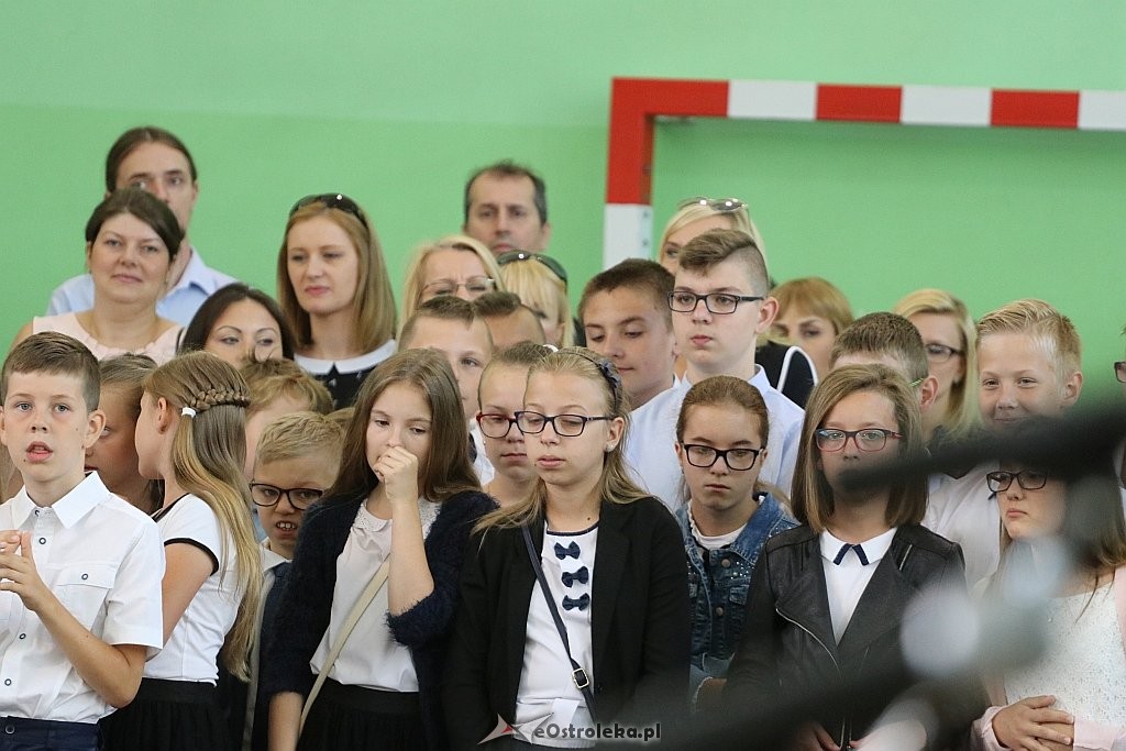Zakończenie roku szkolnego w Szkole Podstawowej nr 2 [22.06.2018] - zdjęcie #13 - eOstroleka.pl