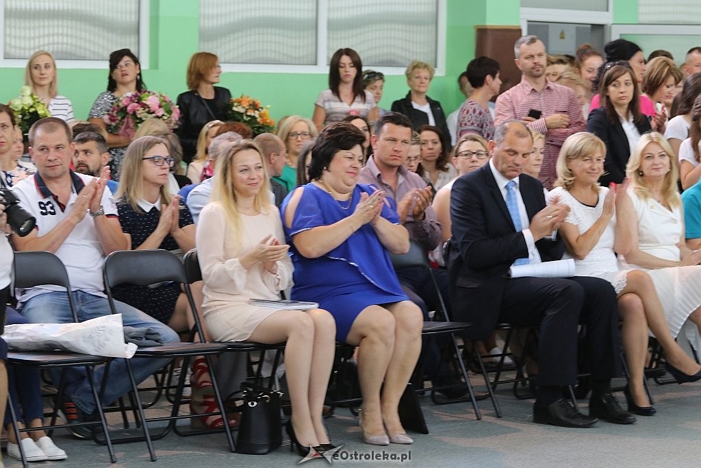 Zakończenie roku szkolnego w Szkole Podstawowej nr 2 [22.06.2018] - zdjęcie #1 - eOstroleka.pl