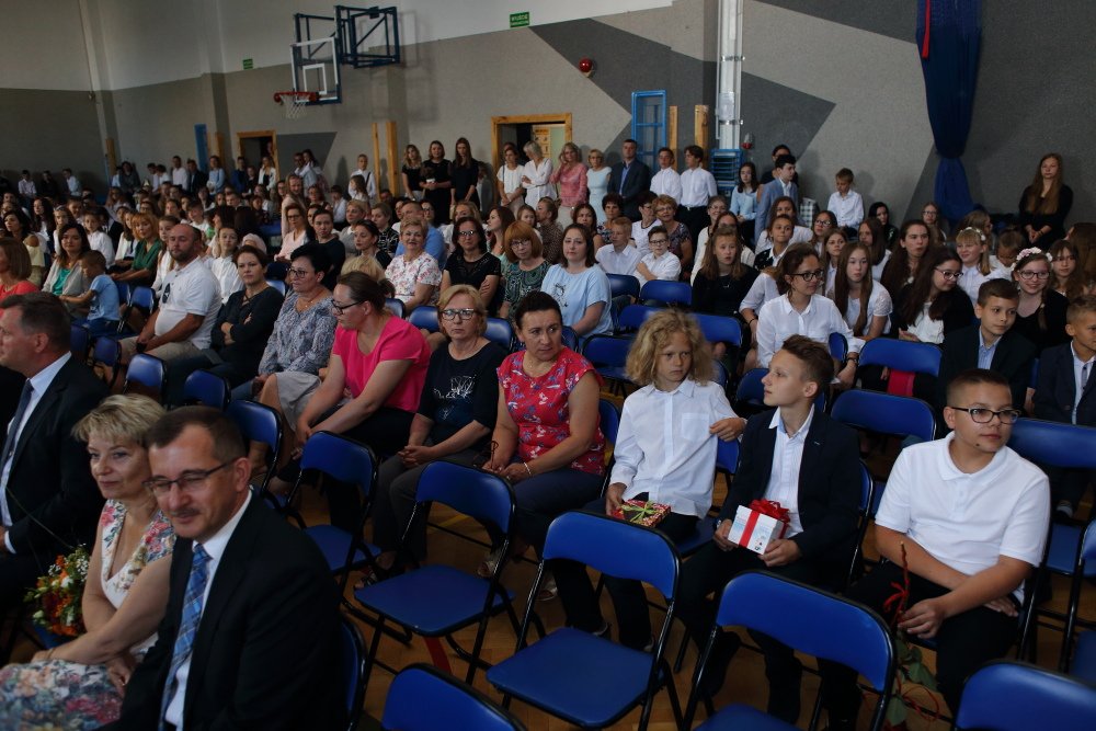 Zakończenie roku szkolnego w Szkole Podstawowej nr 10 [22.06.2018] - zdjęcie #7 - eOstroleka.pl