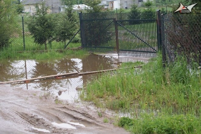 Podtopienia na Wiejskiej (19.05.2010) - zdjęcie #17 - eOstroleka.pl
