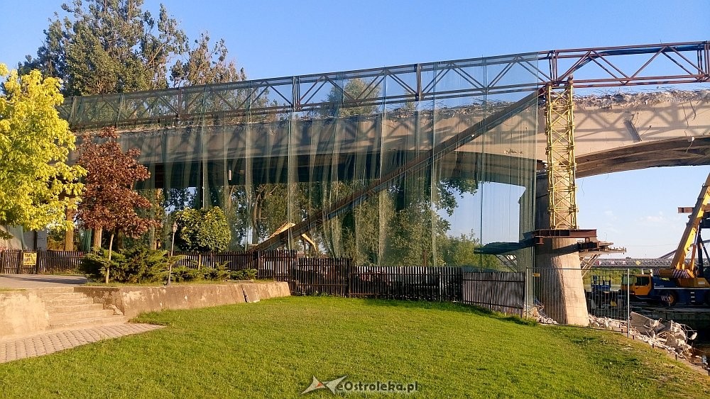 Remont mostu bez opóźnień. Trwa rozbiórka starej konstrukcji [06.07.2018] - zdjęcie #2 - eOstroleka.pl