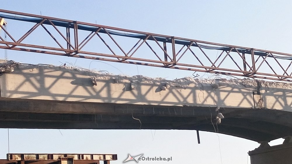 Remont mostu bez opóźnień. Trwa rozbiórka starej konstrukcji [06.07.2018] - zdjęcie #3 - eOstroleka.pl