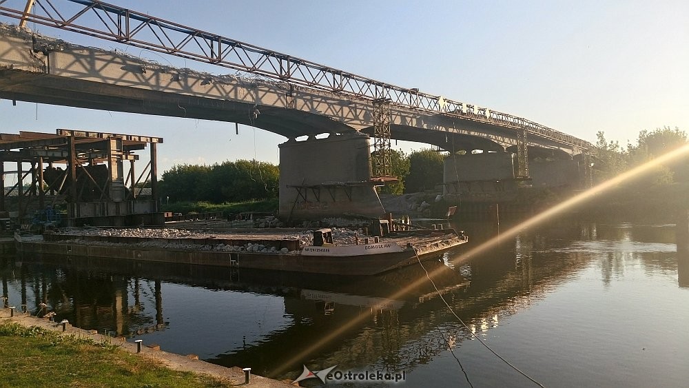 Remont mostu bez opóźnień. Trwa rozbiórka starej konstrukcji [06.07.2018] - zdjęcie #5 - eOstroleka.pl
