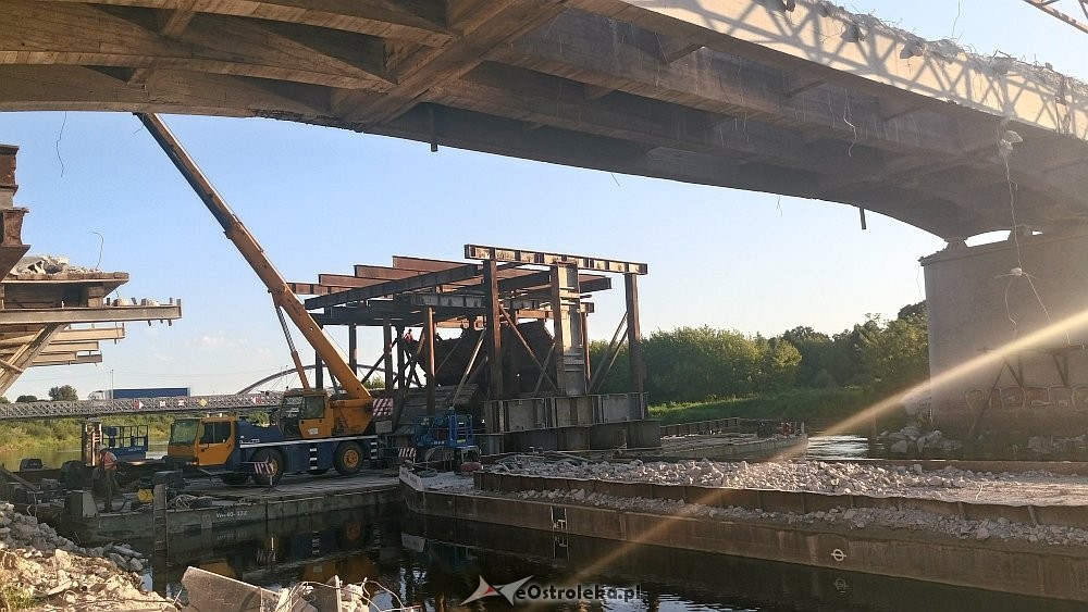 Remont mostu bez opóźnień. Trwa rozbiórka starej konstrukcji [06.07.2018] - zdjęcie #7 - eOstroleka.pl