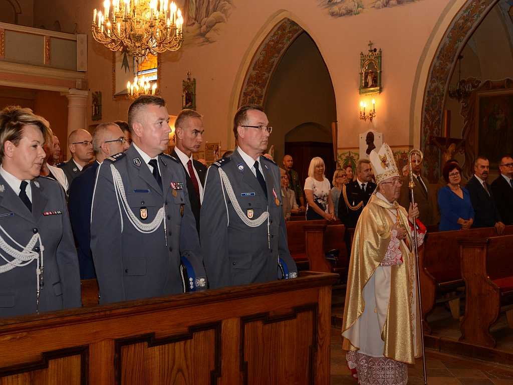 Oficjalne nadanie sztandaru przasnyskiej policji [17.07.2018] - zdjęcie #2 - eOstroleka.pl