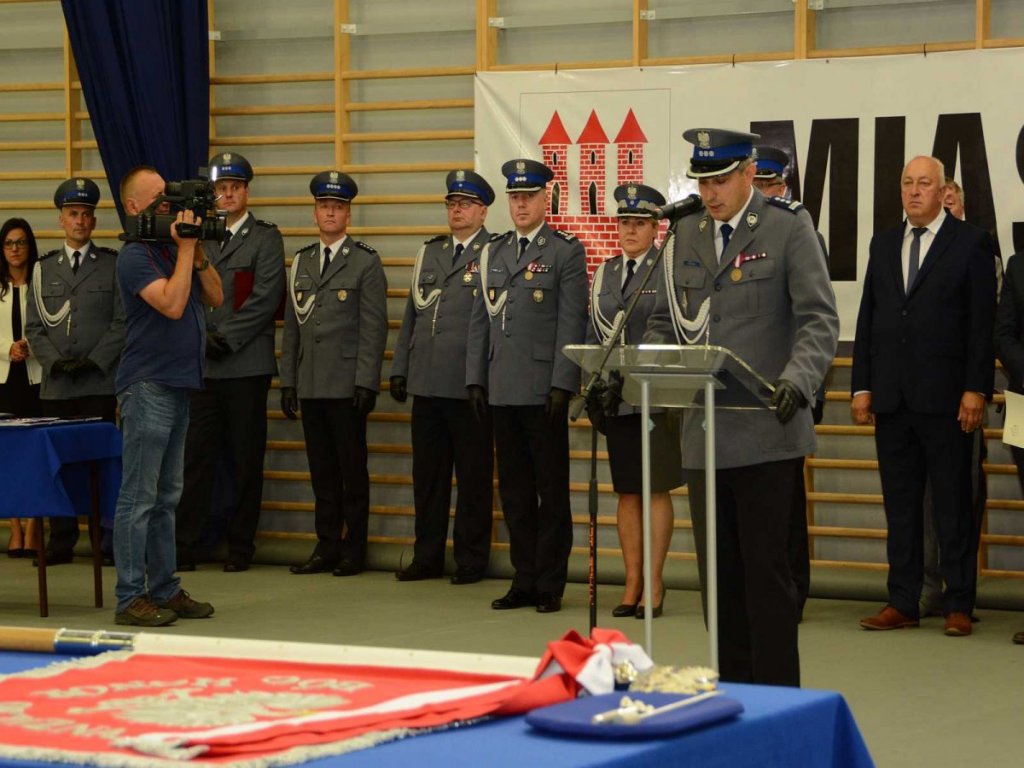 Oficjalne nadanie sztandaru przasnyskiej policji [17.07.2018] - zdjęcie #7 - eOstroleka.pl