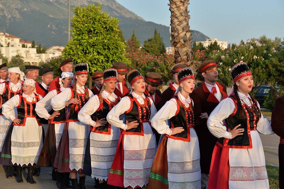 Kadzidlański zespół „Kurpianka” podbija Czarnogórę [ZDJĘCIA] - zdjęcie #7 - eOstroleka.pl