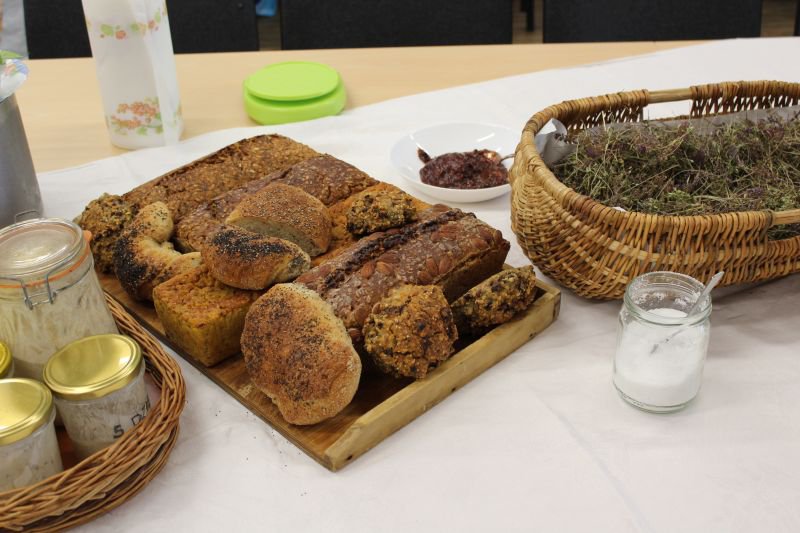 Warsztaty wypieku chleba w Dziennym Domu „Senior+” w Olszewo-Borkach [17.07.2018] - zdjęcie #2 - eOstroleka.pl