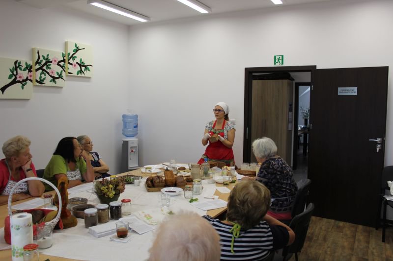 Warsztaty wypieku chleba w Dziennym Domu „Senior+” w Olszewo-Borkach [17.07.2018] - zdjęcie #6 - eOstroleka.pl