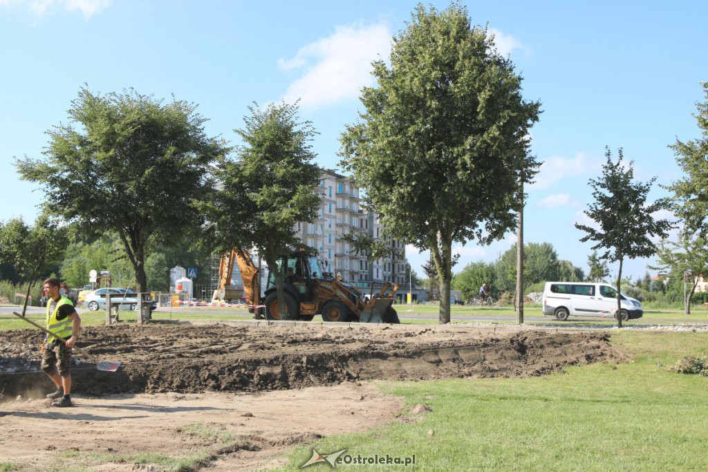 Budowa ronda na alei Jana Pawła II [27.07.2018] - zdjęcie #16 - eOstroleka.pl