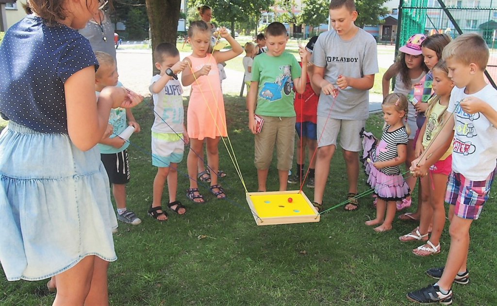 Wakacyjne zabawy dla dzieci z OSM i „Radosnym Świetlicobusem” [07.08.2018] - zdjęcie #11 - eOstroleka.pl