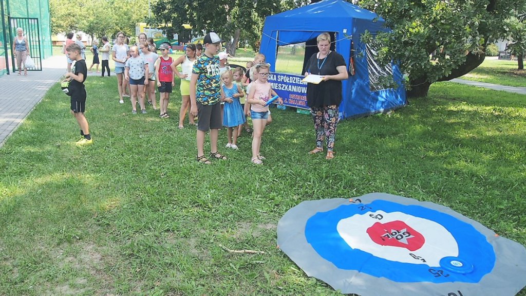 Wakacyjne zabawy dla dzieci z OSM i „Radosnym Świetlicobusem” [07.08.2018] - zdjęcie #14 - eOstroleka.pl