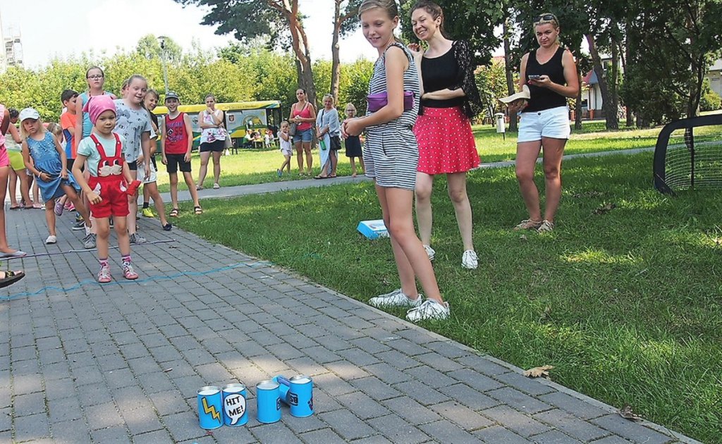 Wakacyjne zabawy dla dzieci z OSM i „Radosnym Świetlicobusem” [07.08.2018] - zdjęcie #15 - eOstroleka.pl