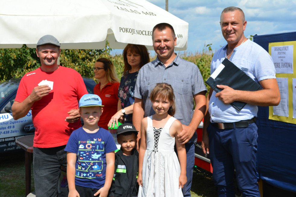 Rodzinna zabawa przy ognisku we wsi Zalas [15.08.2018] - zdjęcie #48 - eOstroleka.pl