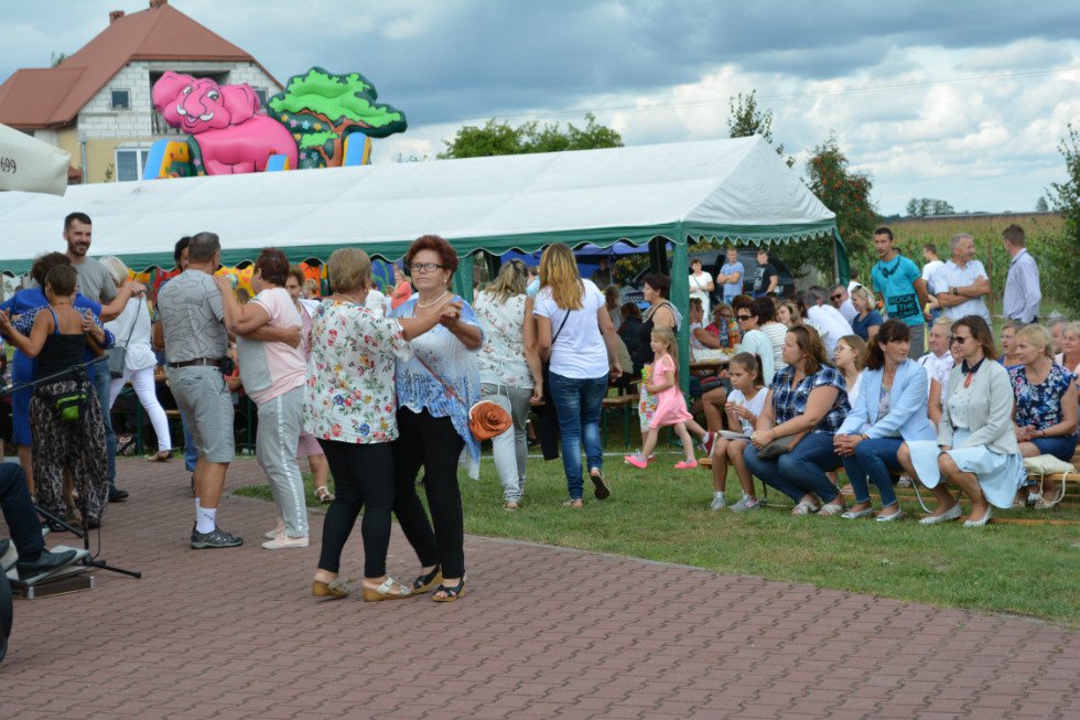 Rodzinna zabawa przy ognisku we wsi Zalas [15.08.2018] - zdjęcie #16 - eOstroleka.pl