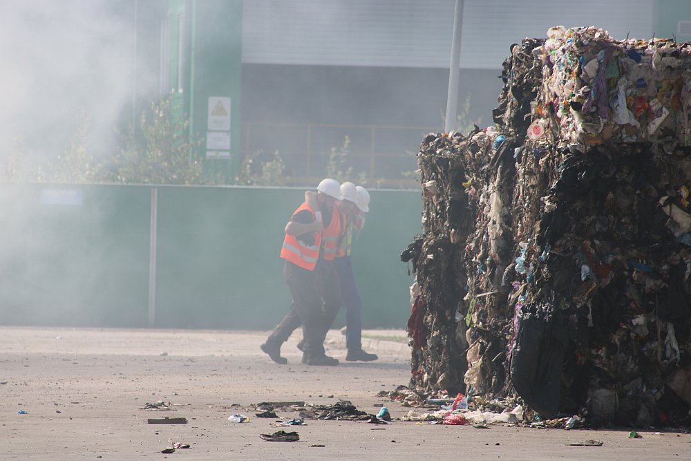 Ostrołęka: Pożar na sortowni śmieci? Spokojnie, to tylko ćwiczenia [17.08.2018] - zdjęcie #8 - eOstroleka.pl