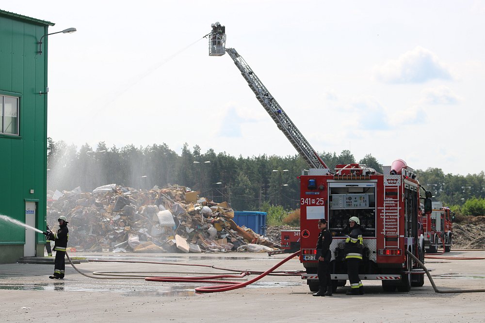 Ostrołęka: Pożar na sortowni śmieci? Spokojnie, to tylko ćwiczenia [17.08.2018] - zdjęcie #136 - eOstroleka.pl