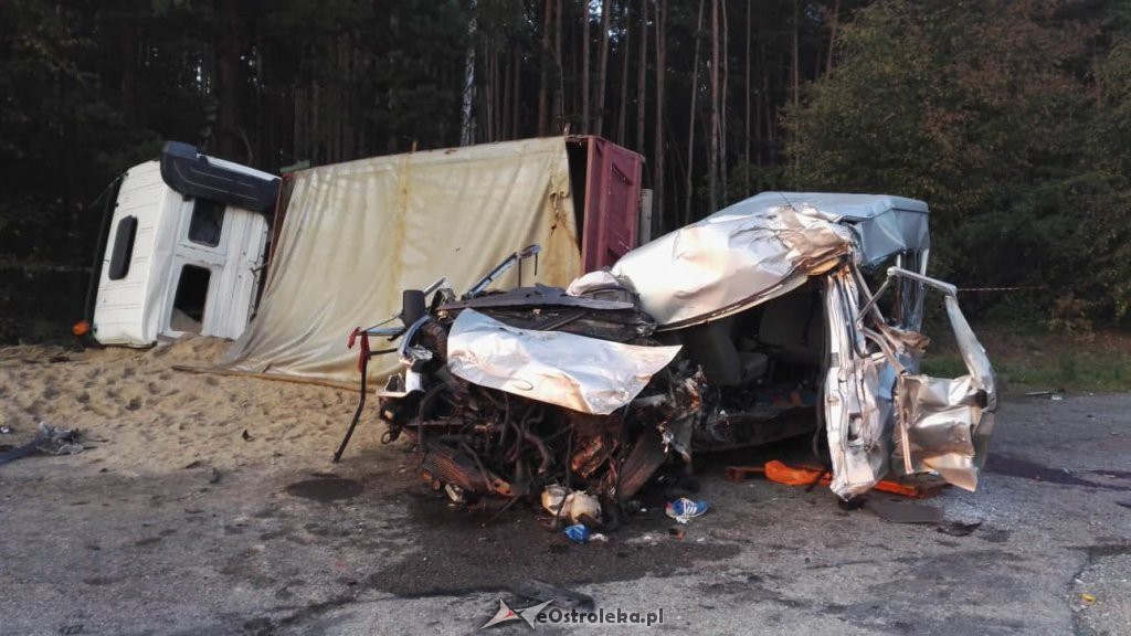 Tragiczny wypadek w Chudku. Dwie osoby nie żyją, czworo rannych zabrano do szpitala [17.08.2018] - zdjęcie #4 - eOstroleka.pl