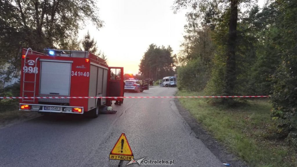 Tragiczny wypadek w Chudku. Dwie osoby nie żyją, czworo rannych zabrano do szpitala [17.08.2018] - zdjęcie #6 - eOstroleka.pl