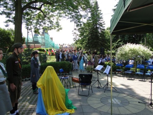 Odsłonięcie pomnika dr J. Psarskiego (23.05.2010) - zdjęcie #28 - eOstroleka.pl