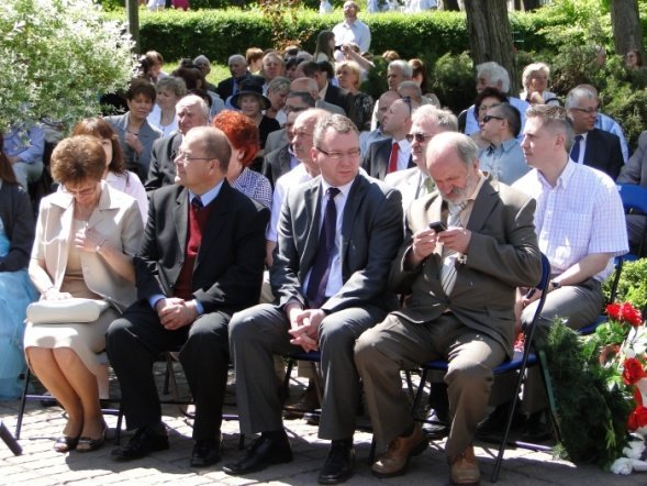 Odsłonięcie pomnika dr J. Psarskiego (23.05.2010) - zdjęcie #24 - eOstroleka.pl
