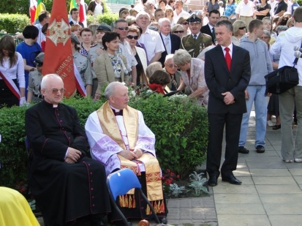 Odsłonięcie pomnika dr J. Psarskiego (23.05.2010) - zdjęcie #22 - eOstroleka.pl