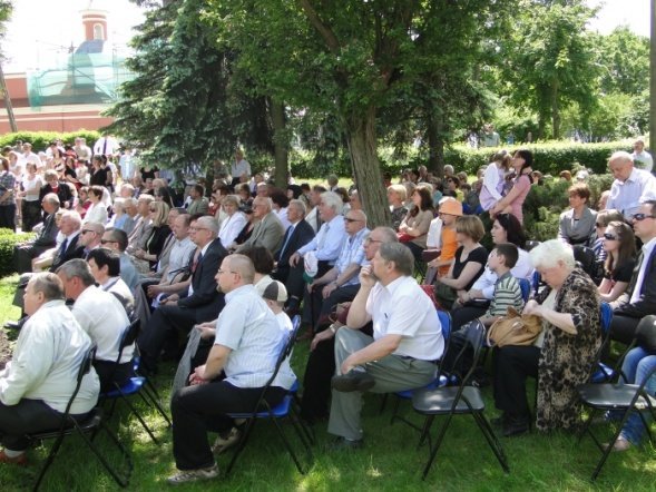 Odsłonięcie pomnika dr J. Psarskiego (23.05.2010) - zdjęcie #21 - eOstroleka.pl
