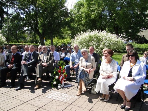 Odsłonięcie pomnika dr J. Psarskiego (23.05.2010) - zdjęcie #17 - eOstroleka.pl