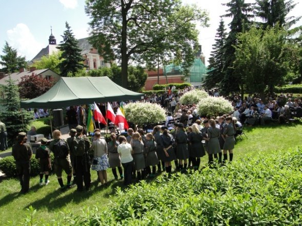 Odsłonięcie pomnika dr J. Psarskiego (23.05.2010) - zdjęcie #14 - eOstroleka.pl