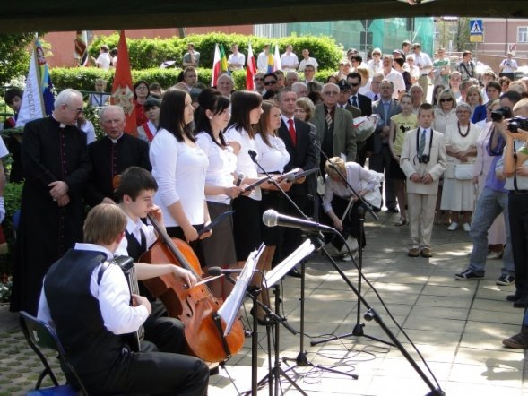Odsłonięcie pomnika dr J. Psarskiego (23.05.2010) - zdjęcie #11 - eOstroleka.pl