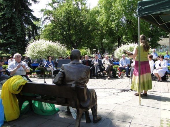 Odsłonięcie pomnika dr J. Psarskiego (23.05.2010) - zdjęcie #6 - eOstroleka.pl