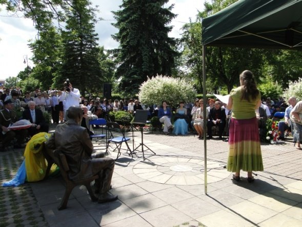 Odsłonięcie pomnika dr J. Psarskiego (23.05.2010) - zdjęcie #4 - eOstroleka.pl