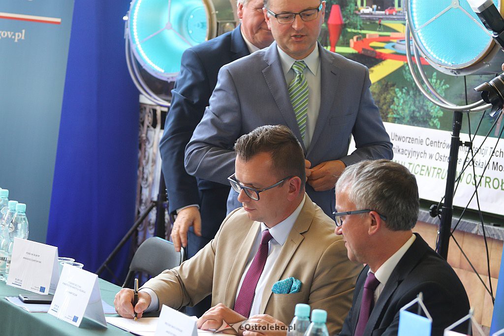 Podpisanie umowy na multicentrum przy Dworcu PKP [23.08.2018] - zdjęcie #26 - eOstroleka.pl