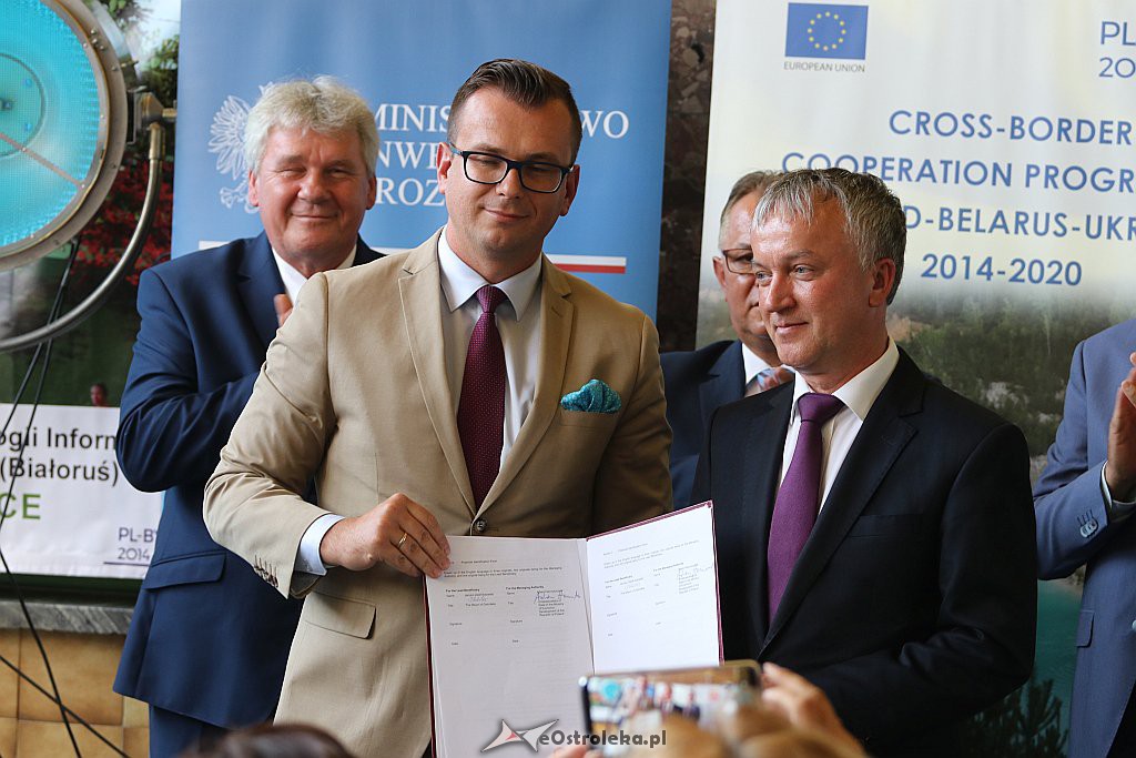 Podpisanie umowy na multicentrum przy Dworcu PKP [23.08.2018] - zdjęcie #35 - eOstroleka.pl