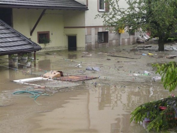 Strażacy z Ostrołęki pomagają powodzianom (25.05.2010) - zdjęcie #2 - eOstroleka.pl
