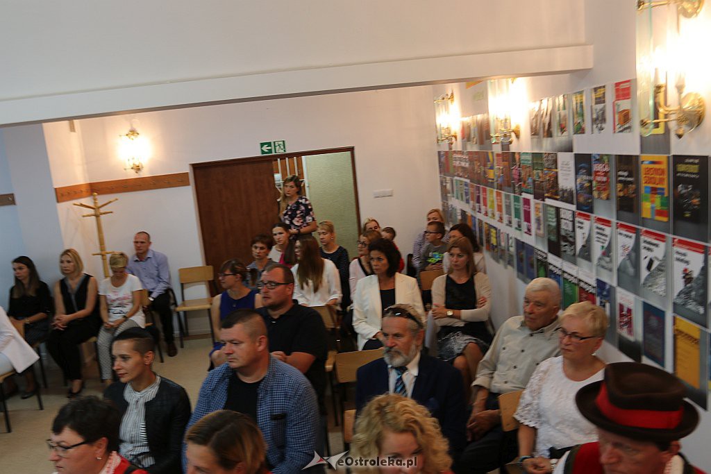 Wręczenie świadectw ukończenia studiów podyplomowych w Zespole Szkół SIGiE [28.08.2018] - zdjęcie #10 - eOstroleka.pl