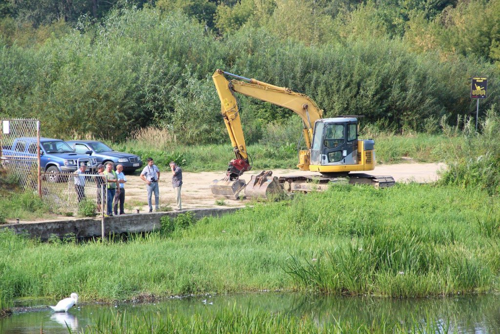 Ostrołęka: Trwają prace związane z porządkowaniem portu [28.08.2018] - zdjęcie #1 - eOstroleka.pl