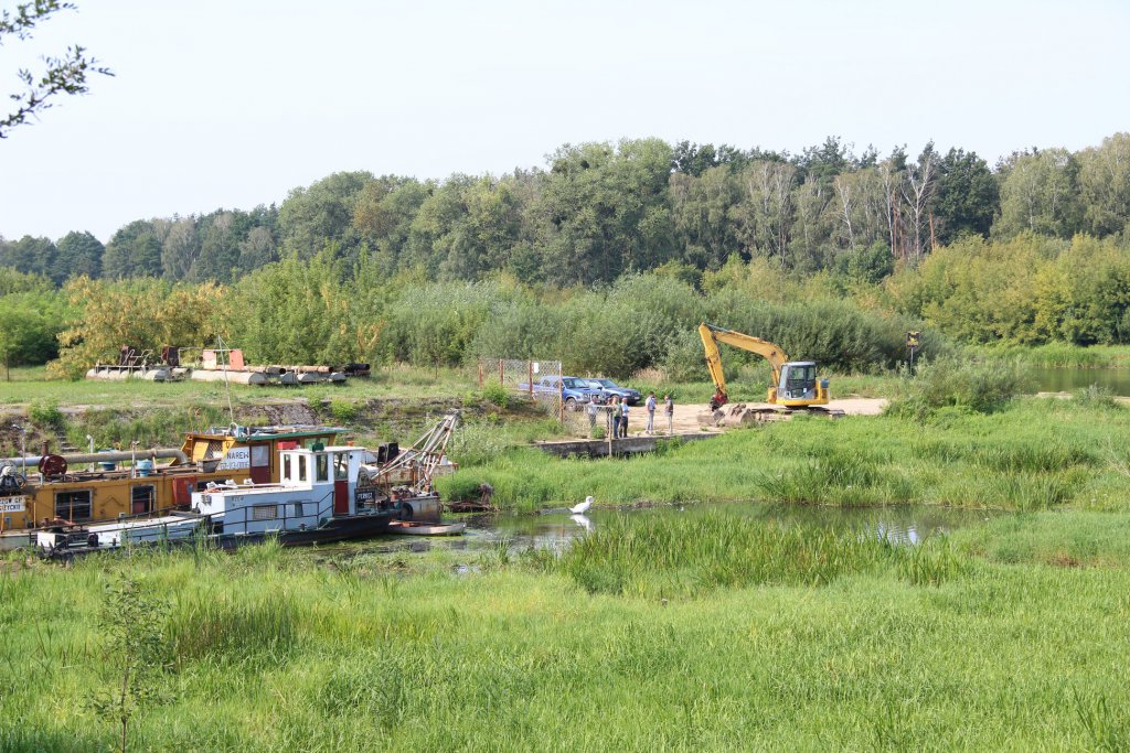 Ostrołęka: Trwają prace związane z porządkowaniem portu [28.08.2018] - zdjęcie #3 - eOstroleka.pl