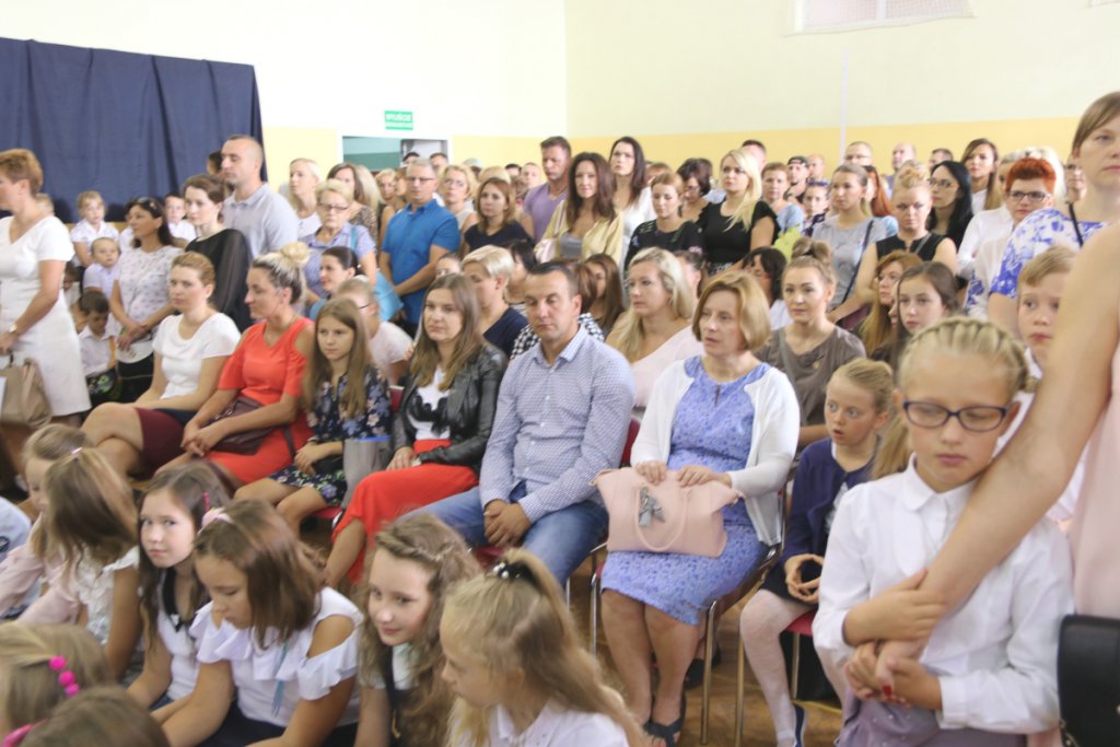 Rozpoczęcie roku szkolnego w SP 6 w Ostrołęce [03.09.2018] - zdjęcie #38 - eOstroleka.pl