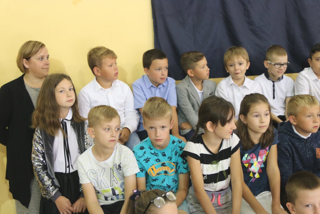 Rozpoczęcie roku szkolnego w SP 6 w Ostrołęce [03.09.2018] - zdjęcie #30 - eOstroleka.pl