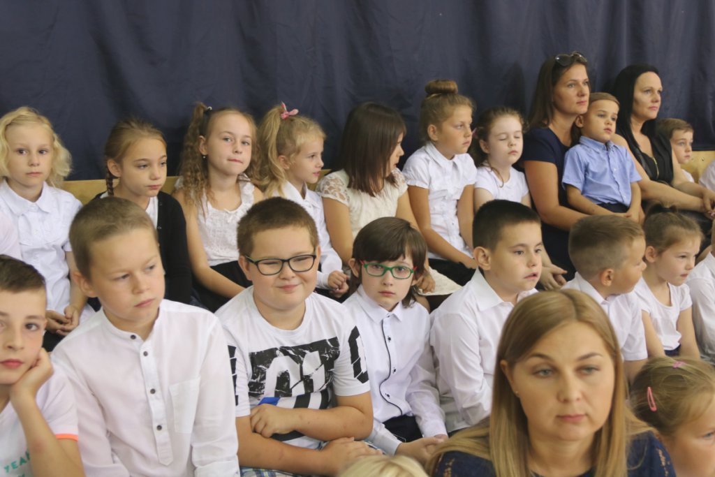 Rozpoczęcie roku szkolnego w SP 6 w Ostrołęce [03.09.2018] - zdjęcie #25 - eOstroleka.pl
