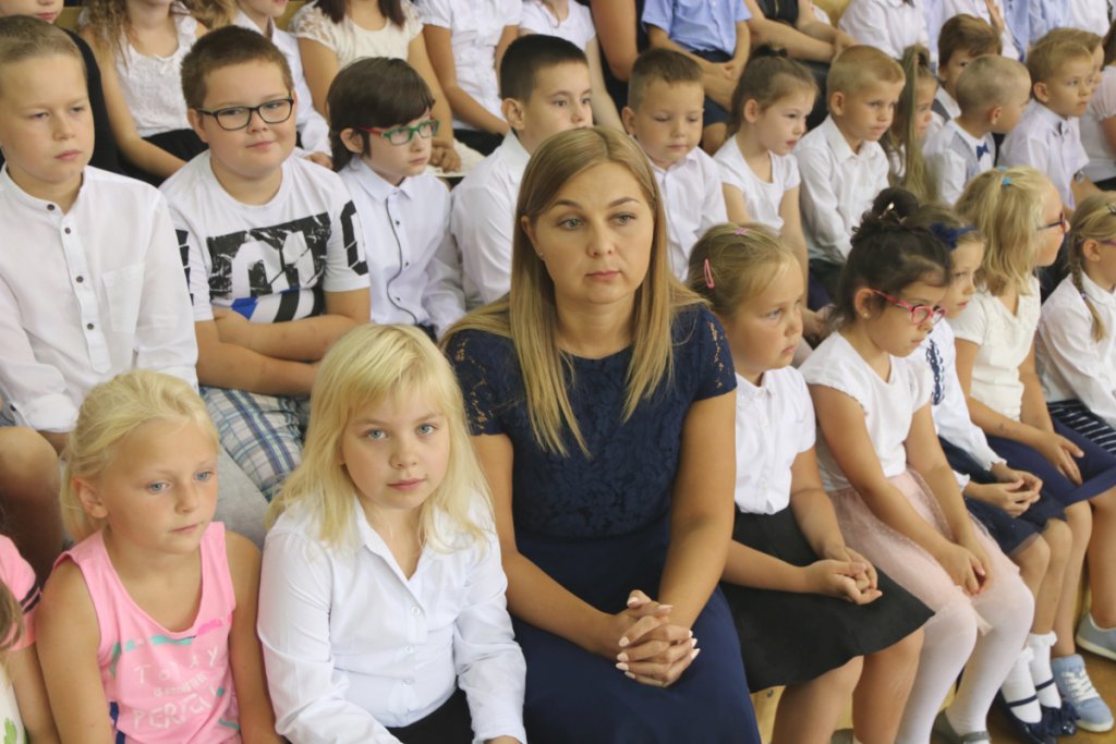 Rozpoczęcie roku szkolnego w SP 6 w Ostrołęce [03.09.2018] - zdjęcie #24 - eOstroleka.pl