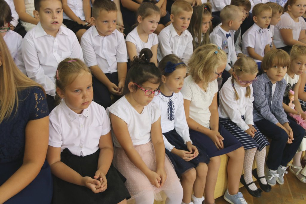 Rozpoczęcie roku szkolnego w SP 6 w Ostrołęce [03.09.2018] - zdjęcie #23 - eOstroleka.pl